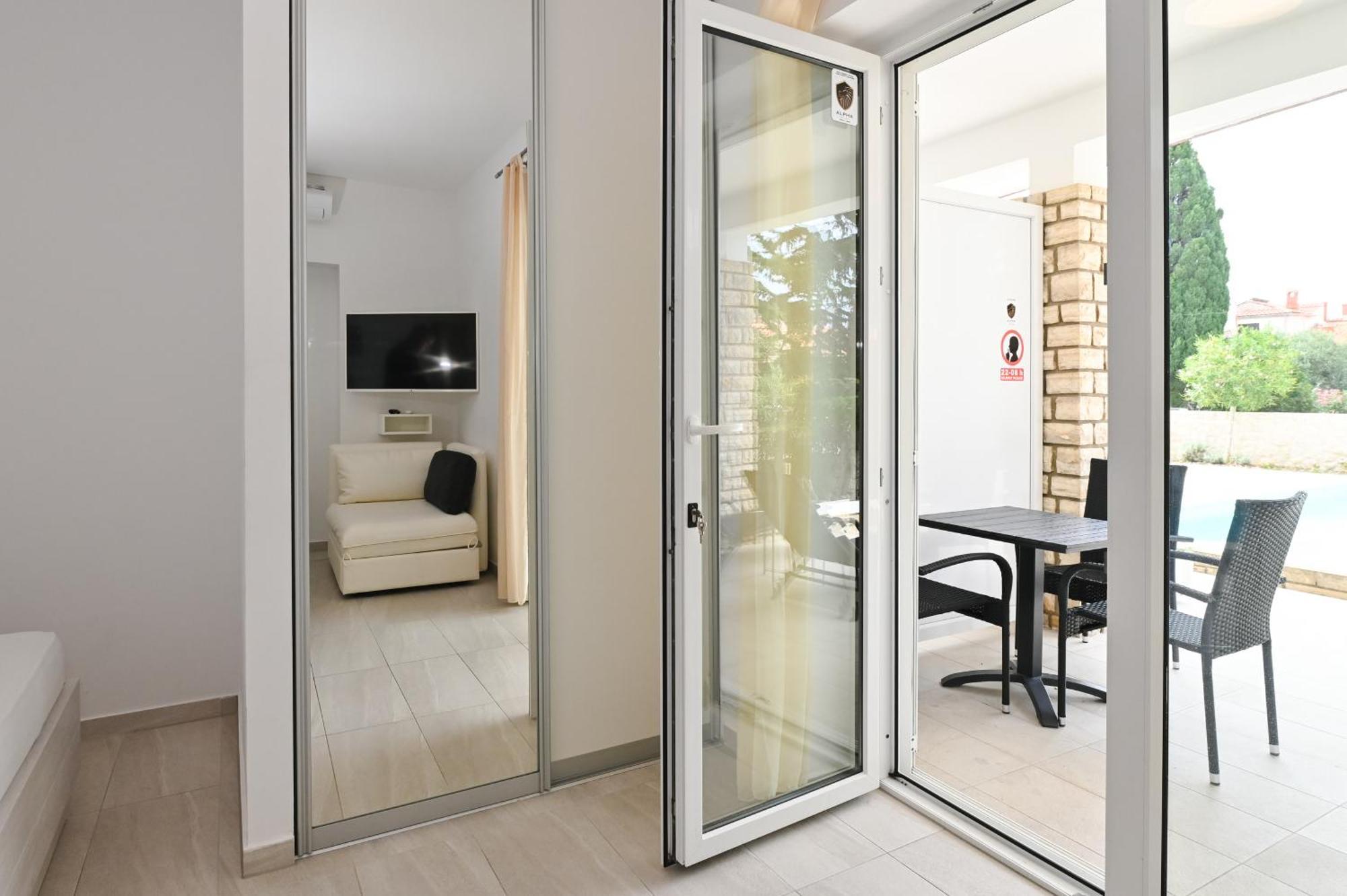 נובליה Seagull Pool Apartments & Studios מראה חיצוני תמונה